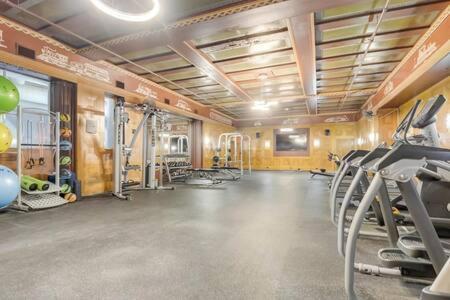 Cozysuites - 2Br With Direct Skybridge Access #1 Indianapolis Esterno foto