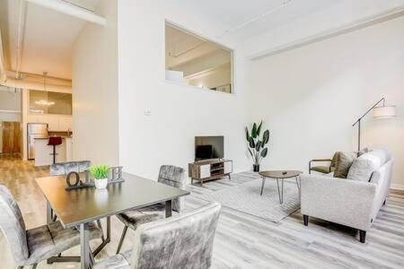 Cozysuites - 2Br With Direct Skybridge Access #1 Indianapolis Esterno foto