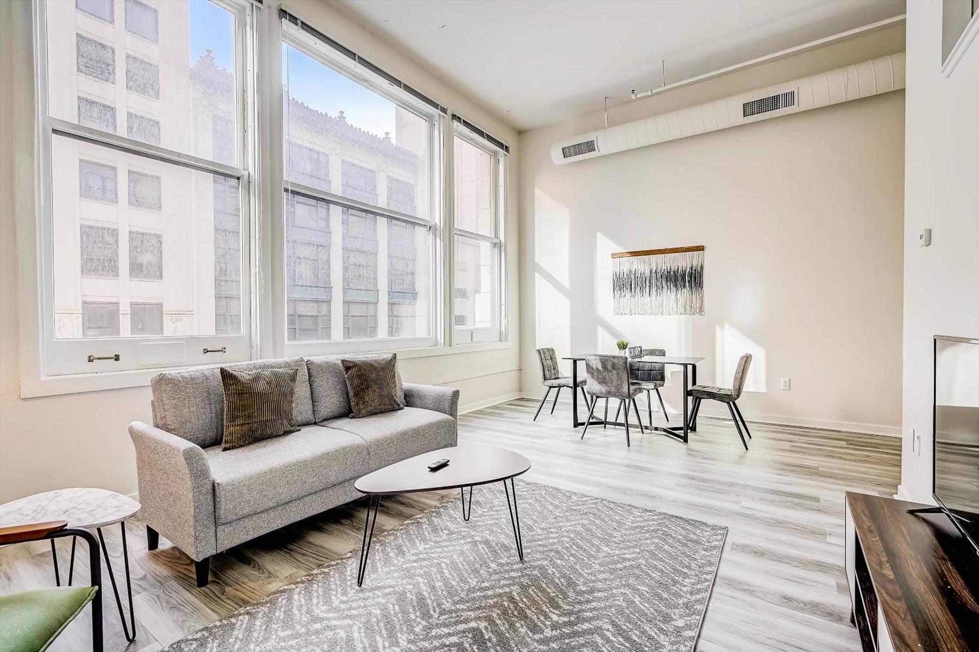 Cozysuites - 2Br With Direct Skybridge Access #1 Indianapolis Esterno foto